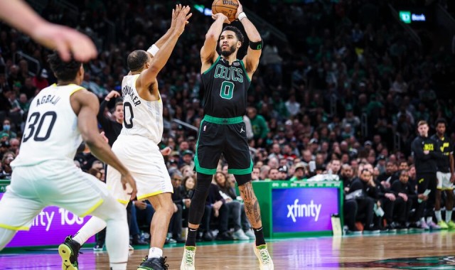 开云官网-背靠背两战豪取79分 季后赛临近塔图姆终于回暖