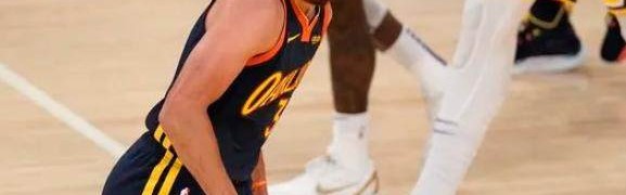 开云体育官网-科尔用成功定义勇士赛季 库里：我们明年卷土重来